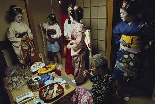 日本的温泉艺妓,传统与现代交融的神秘魅力