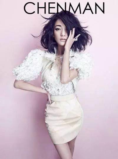 国字形脸明星,揭秘那些棱角分明的面容魅力